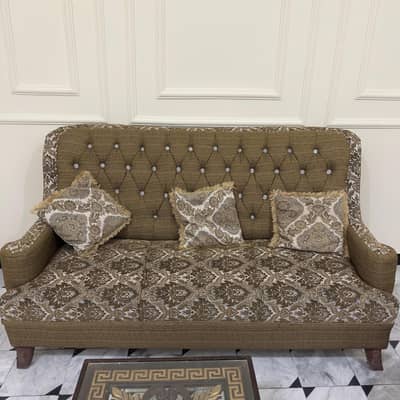 selling 5 seater sofa set with 3 tables
