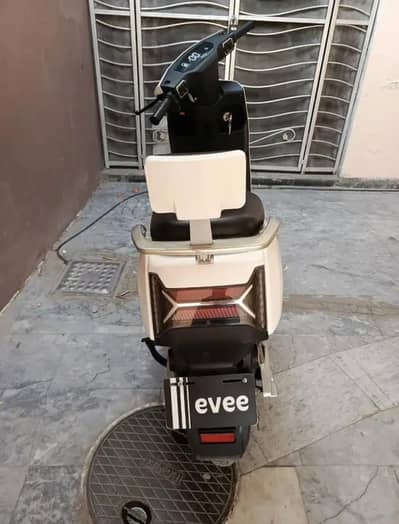 Evee electric scooty 2023 model all okay