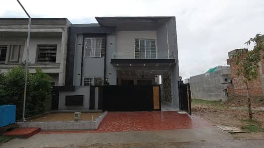 Prime Location Jinnah Gardens Phase 1 House Sized 8 Marla For sale