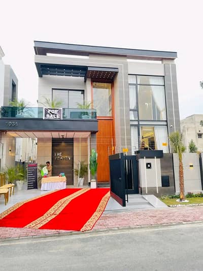 10 Marla Luxury House is Available for Rent in Bahria Town Lahore