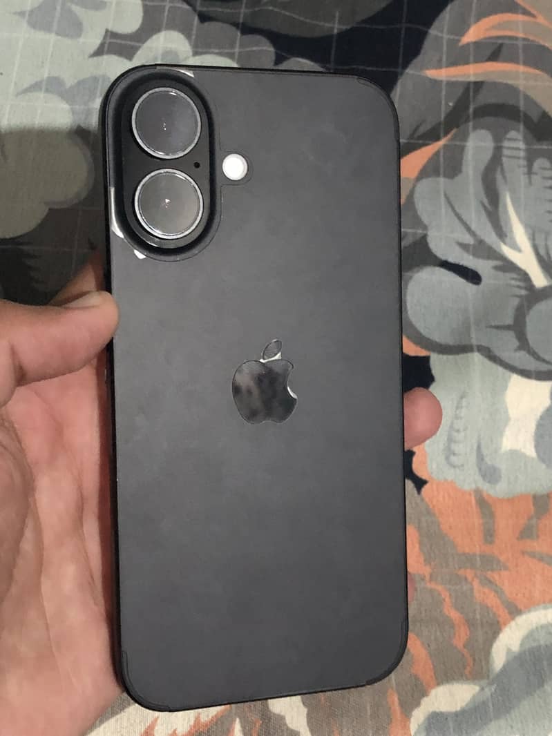 iPhone 16 3