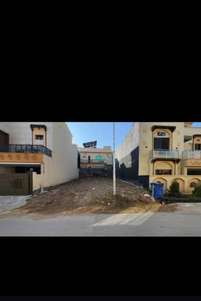 7.33 Marla Solid Plot In Parkstreet For Sale