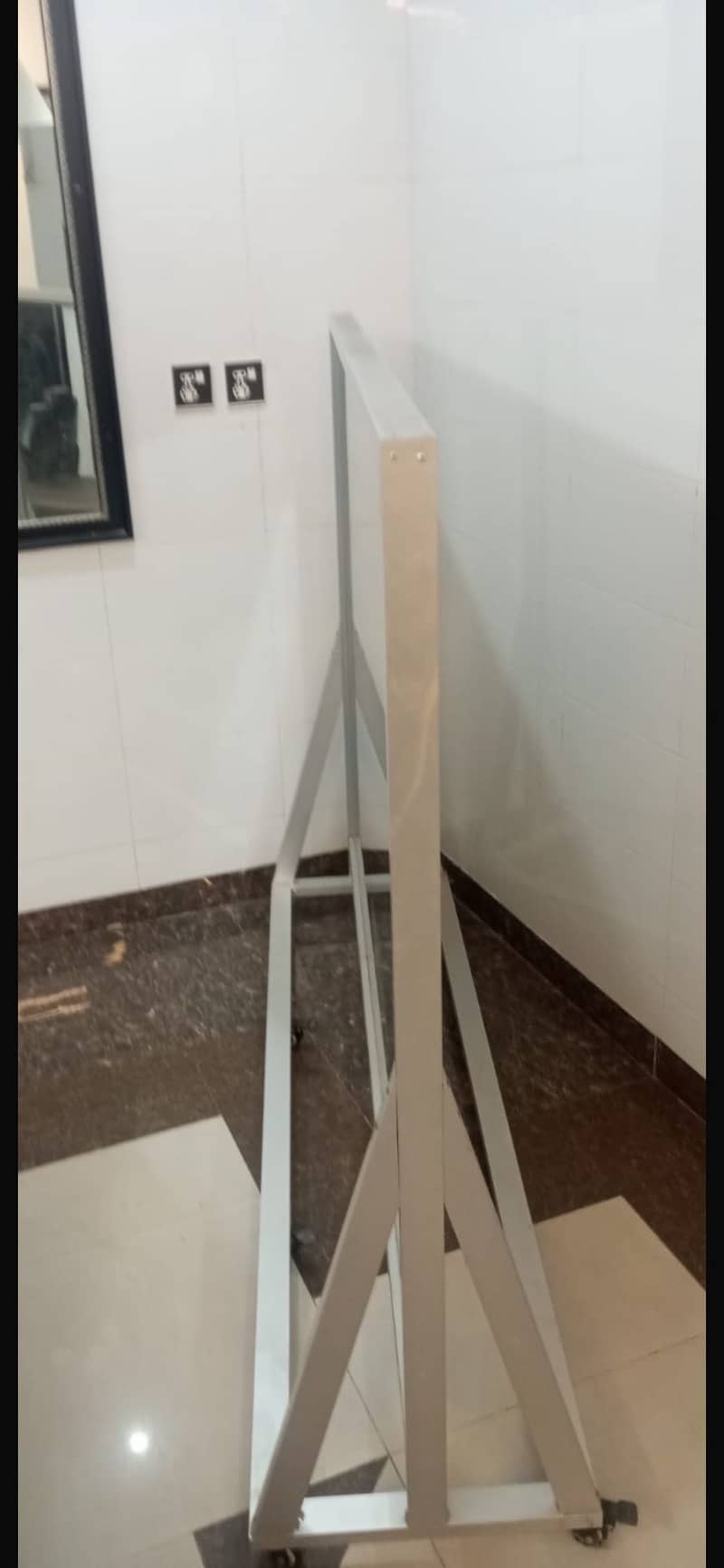 Double side movable mirror stand 1