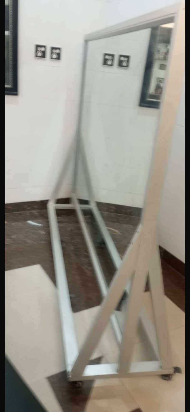 Double side movable mirror stand 2