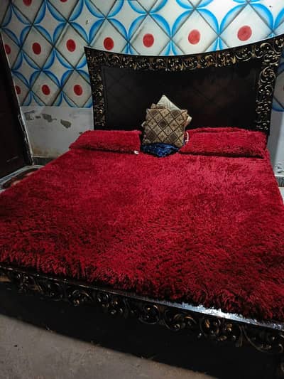 king size wooden bed