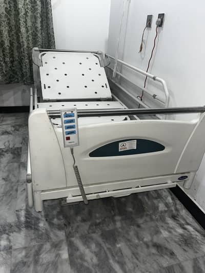 Hospital bed UK for Patients Good condition
