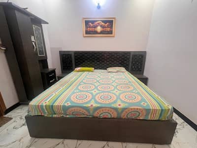 king size Bed, Dressing Table, Wardrobe & Divider