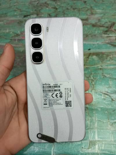 condition 10/10 ram 8 memory 128 box charger 6 month warranty