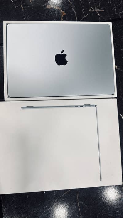 Macbook air m4 chip 16 256gb latest 100health in warranty