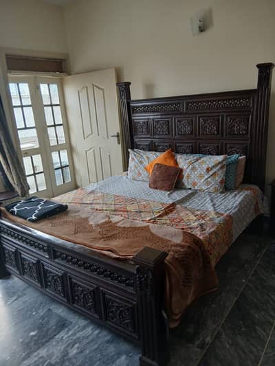 Full Room Bed set and sofa chairs for sale