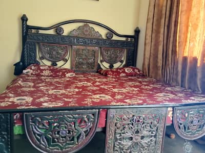 Used Iron Bed with Divider & Almari – Affordable Price