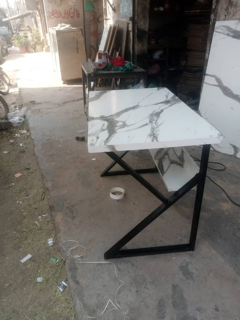 computer table / workstation / laptop table / study table 0