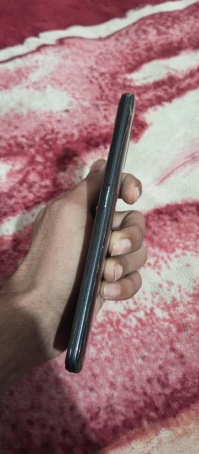 4+2 128 gb With Box Charger original nai h dusra mil. jae ga