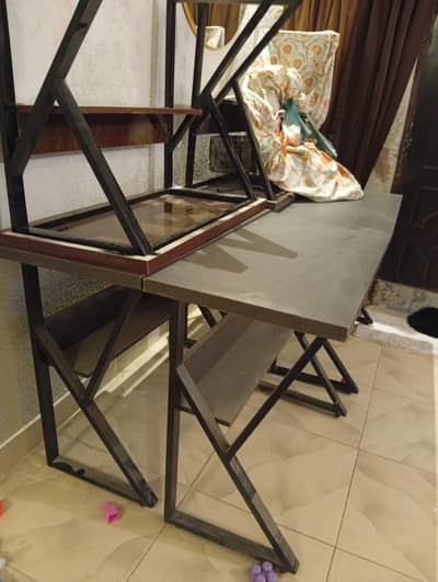 computer table 1 month used urgent sale