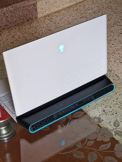Dell Alienware Area-51m Lunar Light Gaming Laptop i7 9-K  Gen RTX 2070