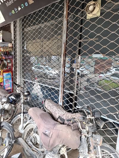 GROUND FLOOR SHOP 144 SA. FT MAIN ROAD AVAILABLE FOR RENT