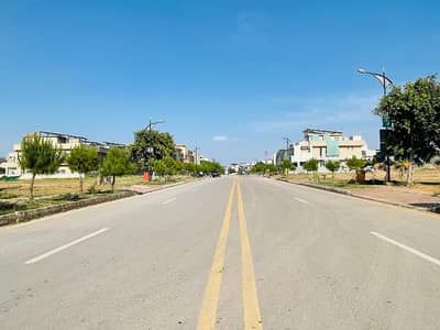 1Kanal ideal location Solid land plot with stunning hills view