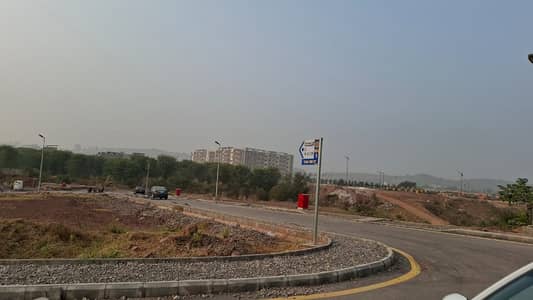 5Marla ideal location solid land park facing plot with stunning murre hills view