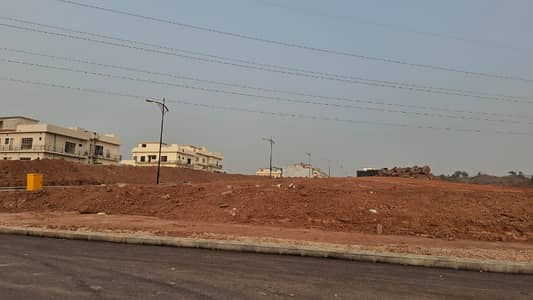 10Marla ideal location solid land plot with muree facing view