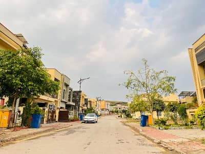 8Marla ideal location solid land plot with back open