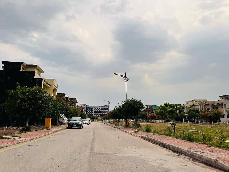 8Marla ideal location solid land plot with back open 1