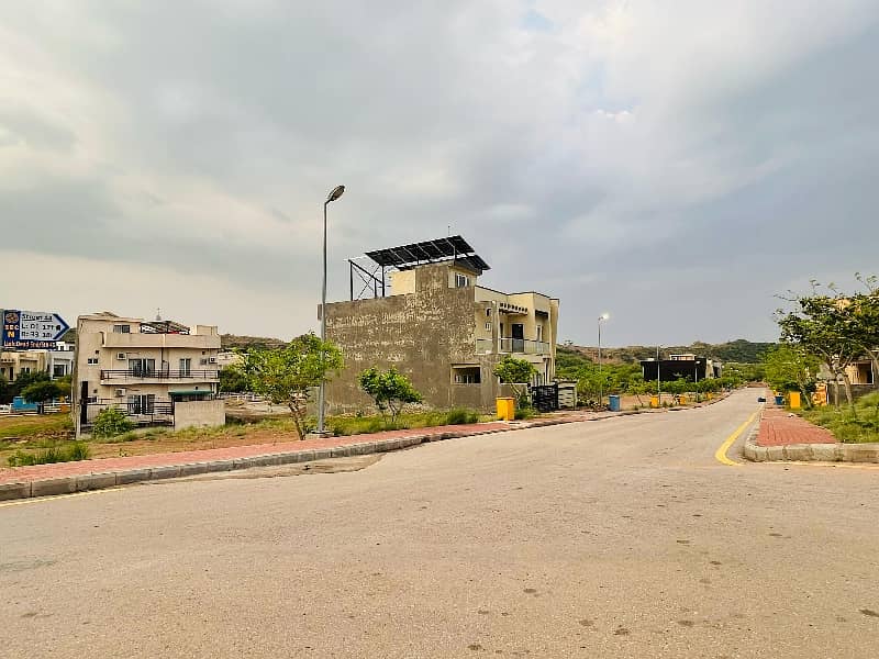 8Marla ideal location solid land plot with back open 2