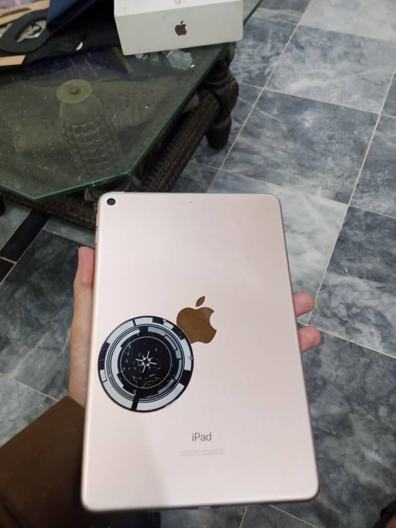 IPAD MINI 5 WITH BOX 0