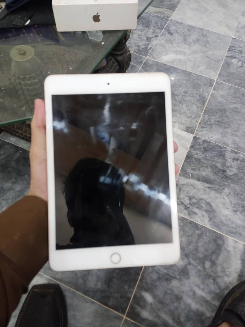 IPAD MINI 5 WITH BOX 1
