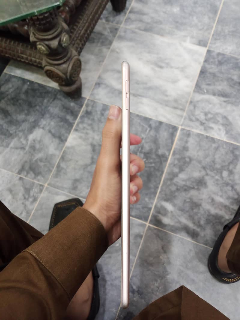 IPAD MINI 5 WITH BOX 3