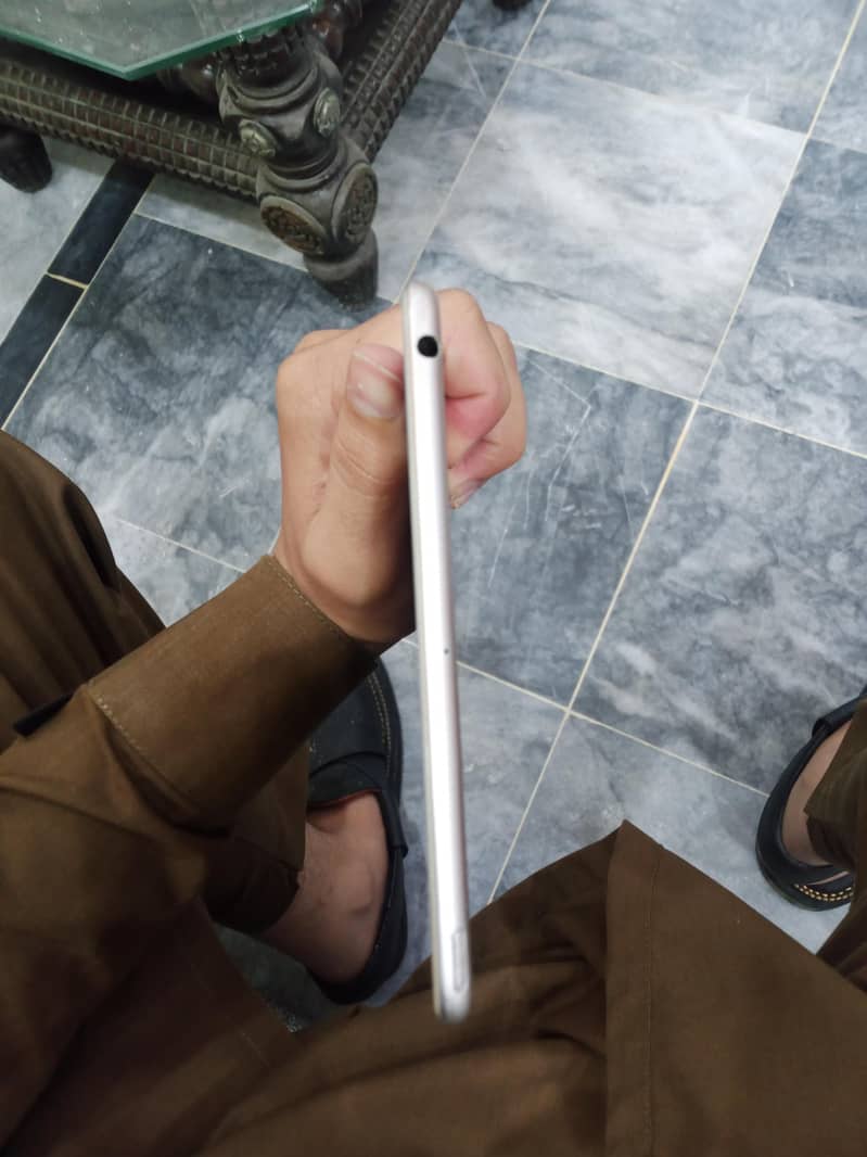 IPAD MINI 5 WITH BOX 4