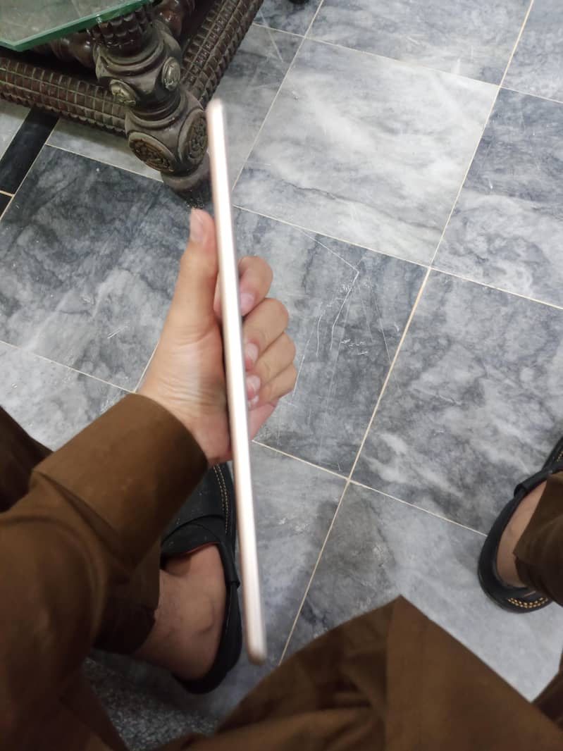 IPAD MINI 5 WITH BOX 5