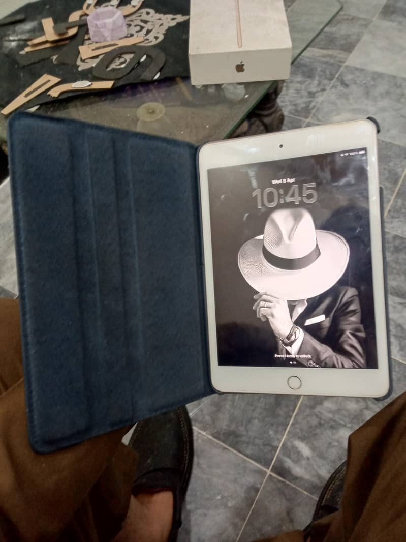IPAD MINI 5 WITH BOX 8