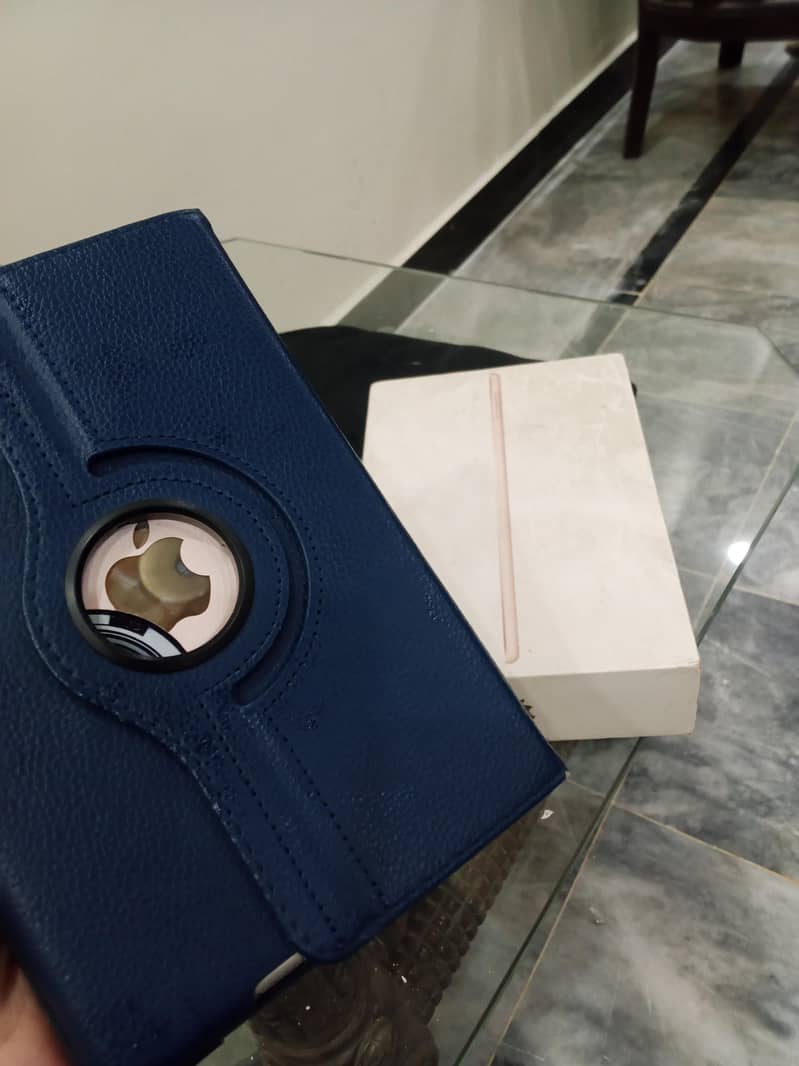 IPAD MINI 5 WITH BOX 9