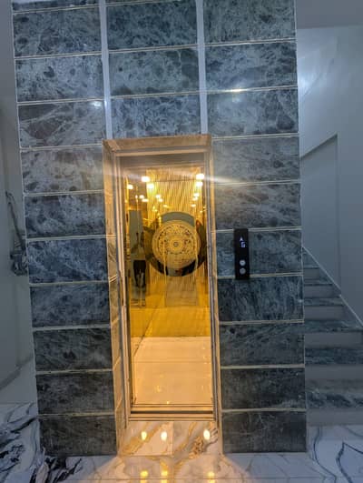 3 BEDROOMS LOUNGE APARTMENT WITH A LIFT IN A BUILDING