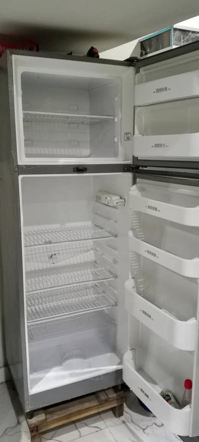 dawlance fridge full size good condition