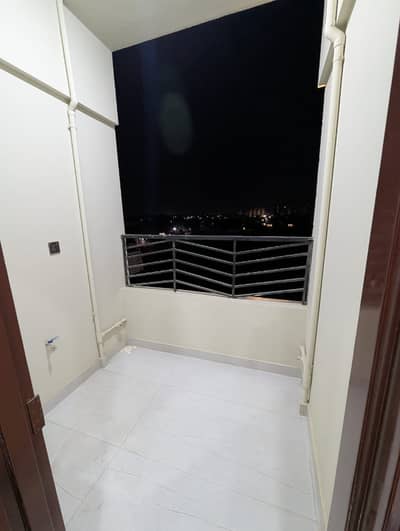 3 BEDROOMS LOUNGE WITH PRIVATE ROOF WITH A LIFT IN A BUILDING AVAILBALE FOR SALE