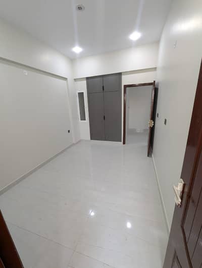 3 BEDROOMS LOUNGE WITH PRIVATE ROOF WITH A LIFT IN A BUILDING AVAILBALE FOR SALE