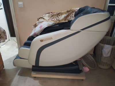 BUCKMAN Premium Massage Chair – Like New