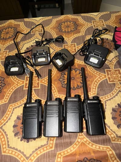 Motorola TC999 plus walkie talkie 4 set