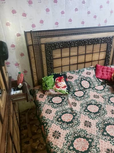 king size bed with 2 side table