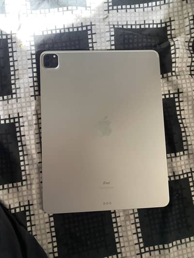 Ipad pro m1 12.9 inch almost new condition