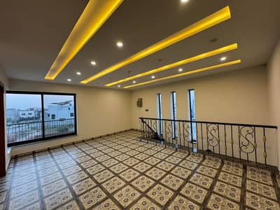 10 Marla house with basment for sale in Green City