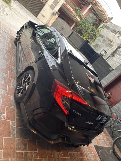 Honda civic UG top of the line total genuine.