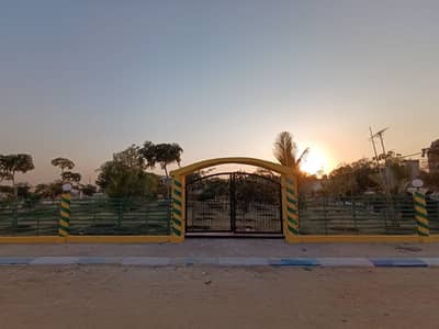 CORNER 120 SQUARE YARDS NEAR TO ENTRANCE AVAILABLE FOR SALE