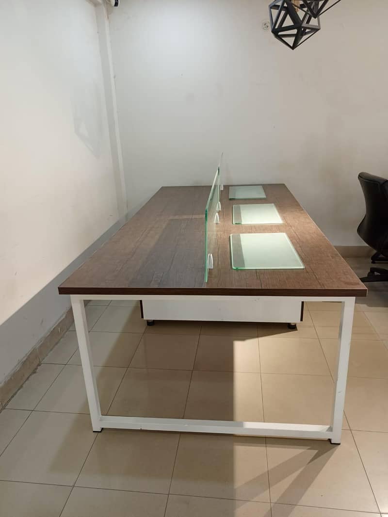 Office Workstation 18