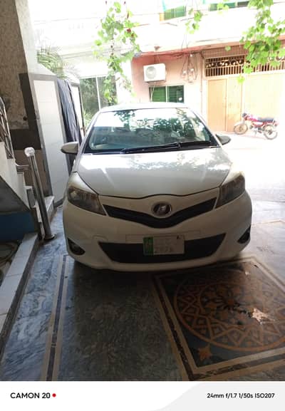 Toyota vitz 13/17 2 owner