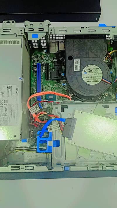 Core i3 4th generation ,Ram 4 GB , Hard disk 160 GB