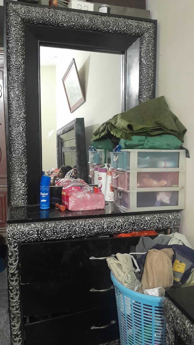 dressing table 0