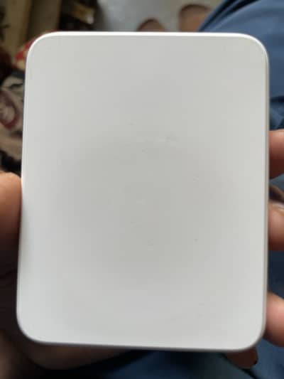 Wireless power bank