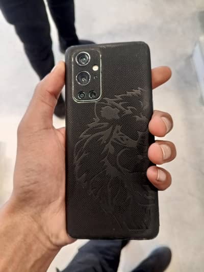 all okii hai just side sa glass break hai bettery time bii acha hai